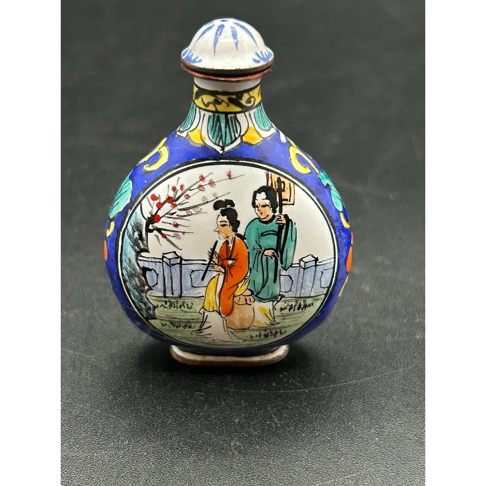 Antique Chinese Porcelain Snuff Bottle w/ Top & Scoop Painted Enamel Story Art
